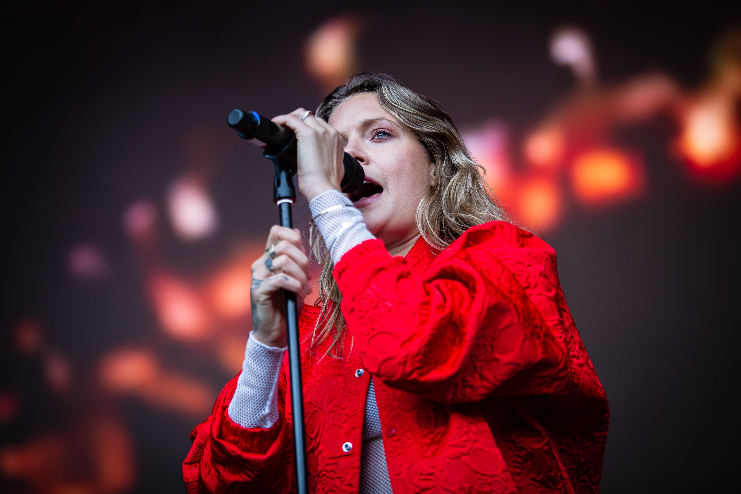 Konsert med Tove Lo under Bergenfest. Mindre produksjoner kan virke enkle fra publikum, men krever like fullt tydelige avklaringer rundt logistikk, bemanning og gjennomføring for å fungere godt. Foto: Tord Litleskare