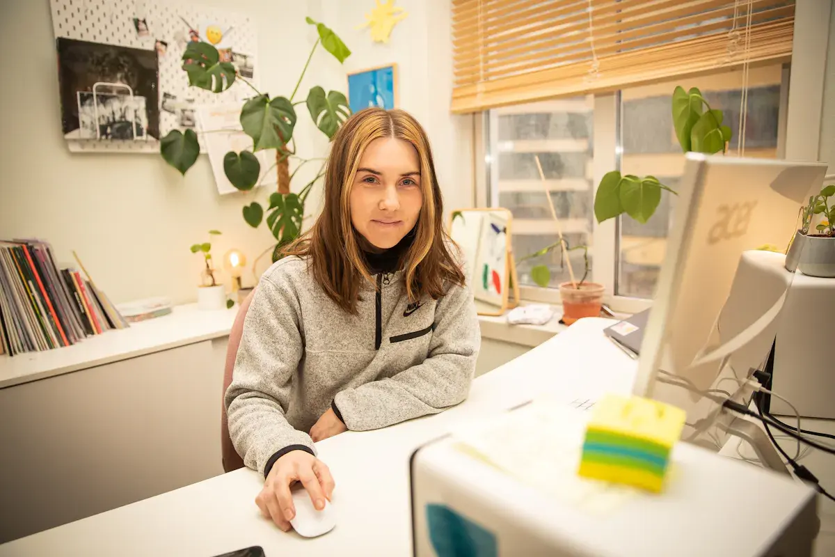 Magni Sørløkk jobber som manager i NOR Creative Agency og rådgir artister om avtaler, forventninger og samarbeid. Foto: Tord Litleskare