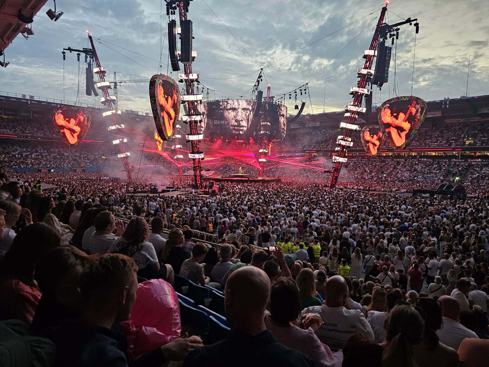 Storproduksjon på Ullevål stadion: Ed Sheeran i Oslo 2025. Monica og Lillian var del av produksjonsteamet som koordinerte logistikk og gjennomføring. Foto: Lillian Santos Herberg