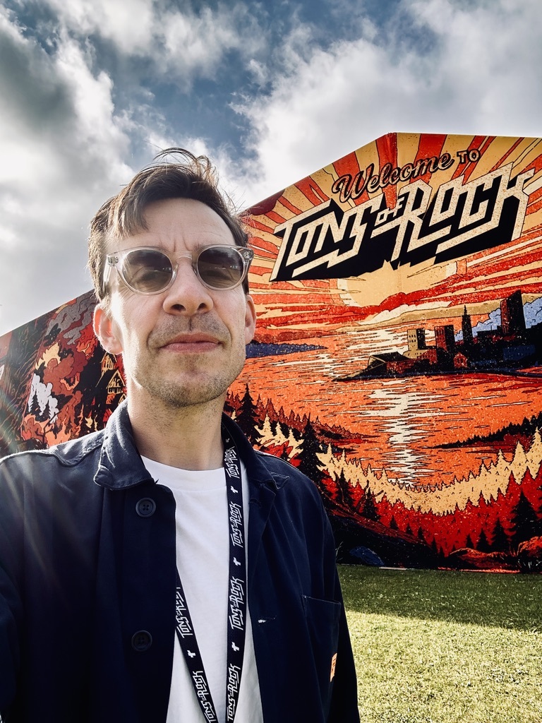 Lars Tefre Baade har bakgrunn fra musikk og har jobbet seg inn i kommunikasjon gjennom konsert- og festivalarbeid. Foto: Privat