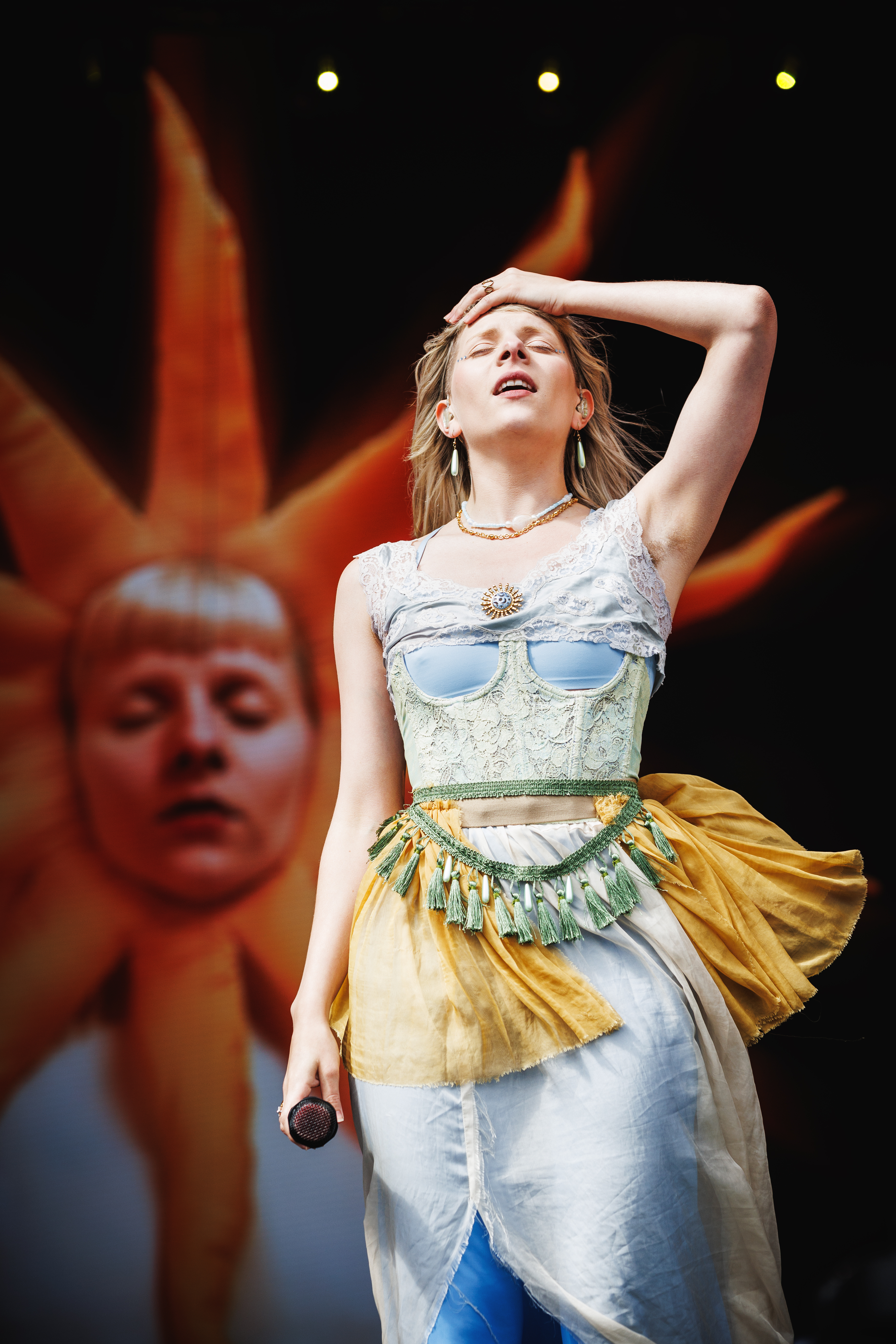 AURORA på scenen under Roskilde Festival 2024. Foto: Christian Hjort / Gonzales Photo / NTB