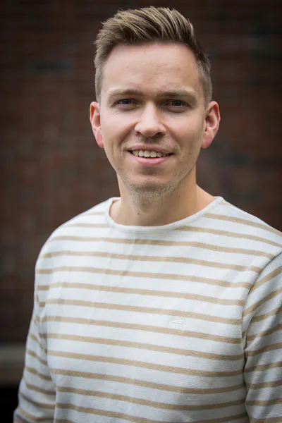 Artikkelforfatter Joakim With Steen har blant annet vunnet MGP og deltatt i Eurovision med artistprosjektet JOWST i 2018. Foto: Tord Litleskare