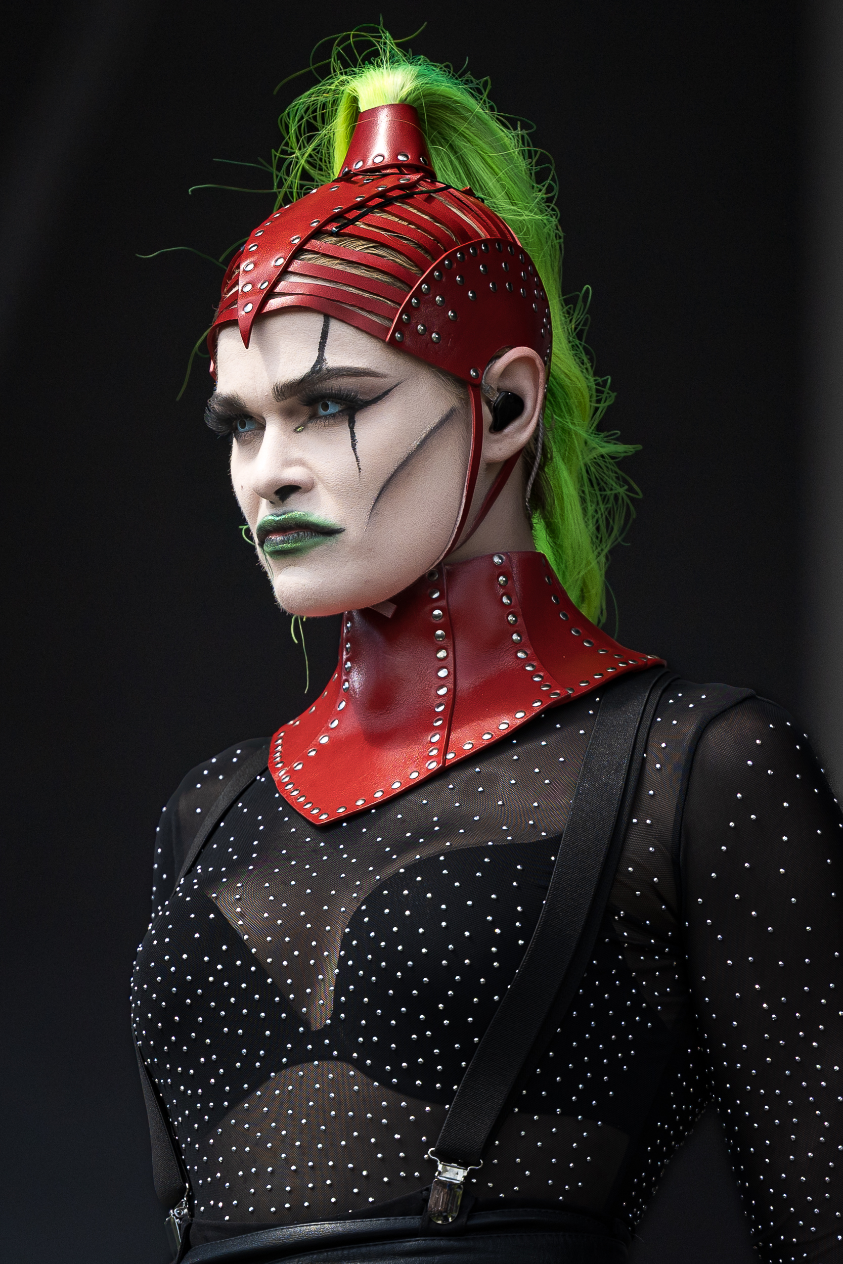 Tons of Rock har en tydelig identitet forankret i lidenskapen mellom fans og artister – også når uttrykket utfordrer forventningene. Her står Skynd på scenen under festivalens 2024-årgang. Foto: Tord Litleskare