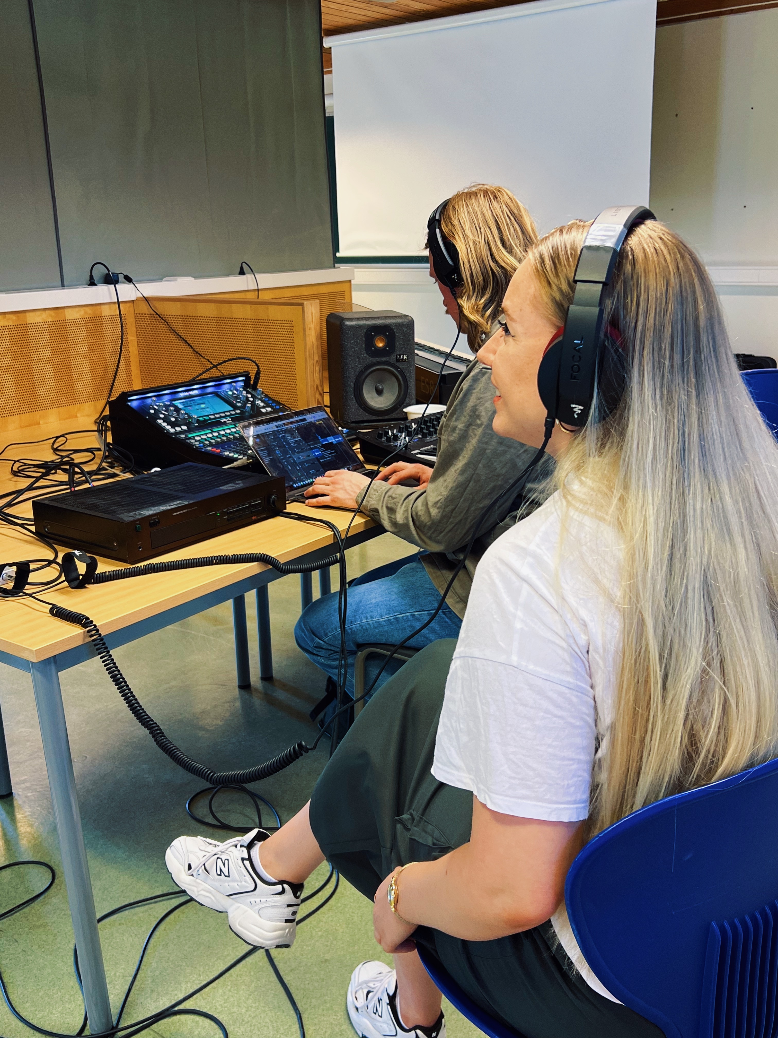 B3 B594 F1 7087 476 C A503 B1452 D8 D57 B3 1