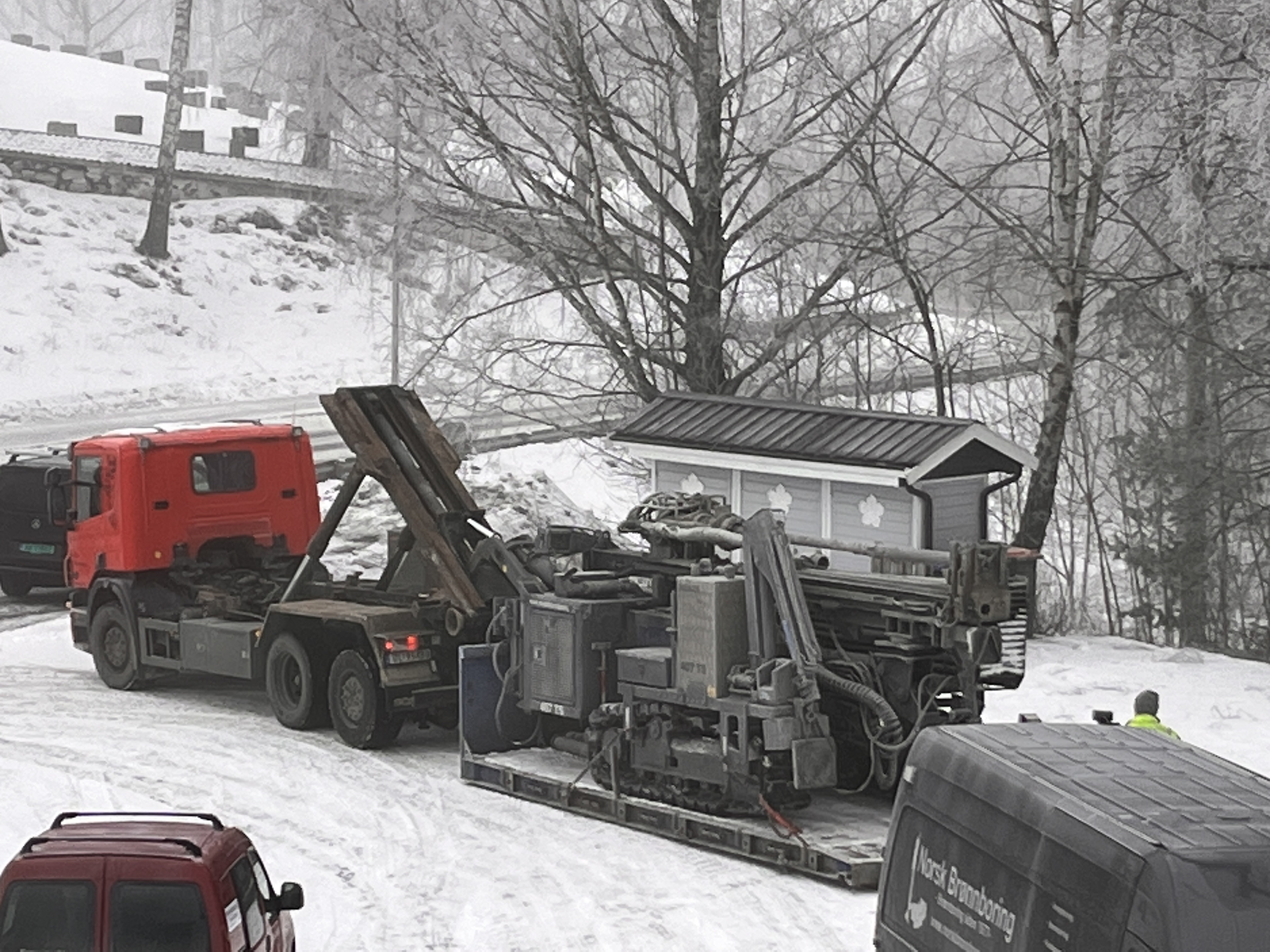 Energibrønn skal borres. Energibrønn er et borrehull som brukes til å utnytte bergvarme for oppvarming og kjøling.  Foto: Håvard Skaset