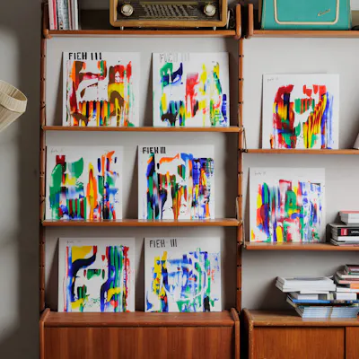 Håndmalt testpress av den siste utgivelsen til Fieh. Foto: Knut Neerland / Jansen Records