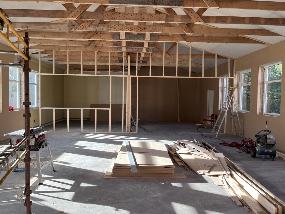 Børsen Kulturhus på Tangen under oppføring. Lokalet er et tidligere meninghetshus som er omgjort til et kunstnerdrevet kulturhus. Foto: Børsen Kulturhus