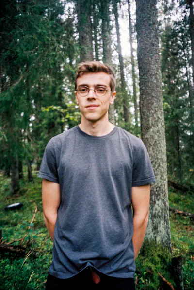Djupvik har hatt mange hatter i bransjen: I tillegg til bandkarrieren med Pom Poko, eget label og produsentjobben i Studio Paradiso, har han jobbet med avregninger i Diger Distro og som konsertarrangør. Foto: Cecilia Hviding
