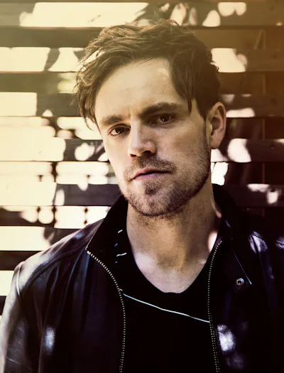 Kjetil Mørland jobber som låtskriver og produsent i England. Mørland jobber selvstendig og som del av et lite låtskriver-team hos Metrophonic Music, som har jobbet mye med Cher, Enrique Iglesias, James Bay og James Morrison, for å nevne noen. Han har skrevet seks av låtene til sistnevntes kommende album. Foto: Nicola Mørland
