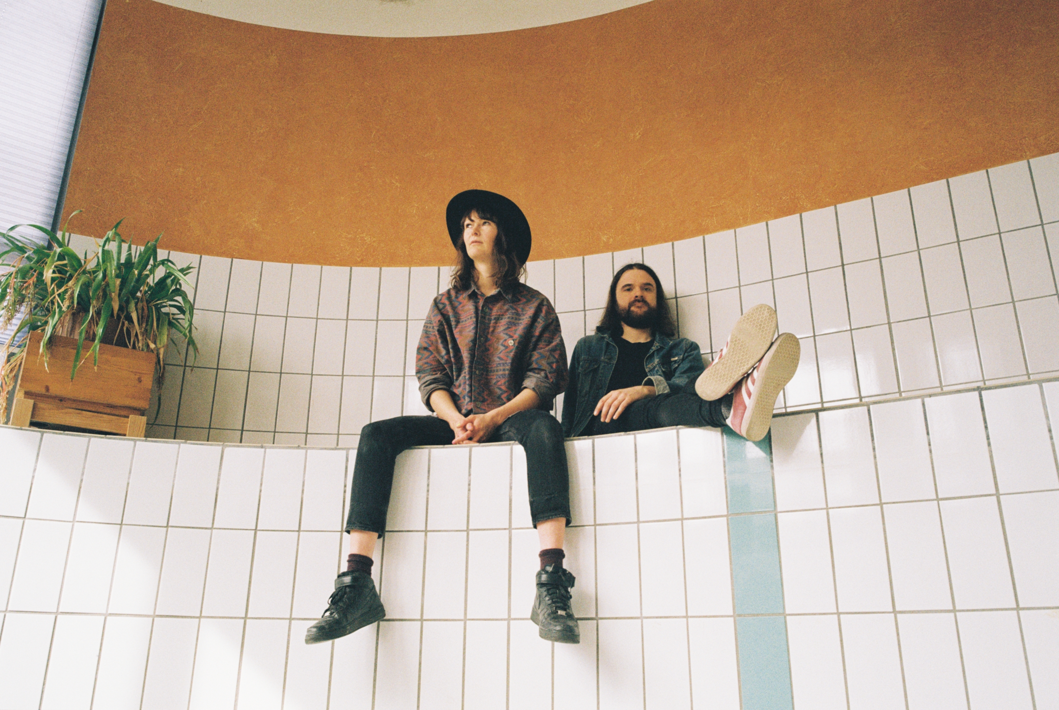 Midnight Machine, med Sigurd Thomassen til høyre. Han er skeptisk til kunstig intelligens i musikkproduksjonen. ﻿Foto: Juno Jensen