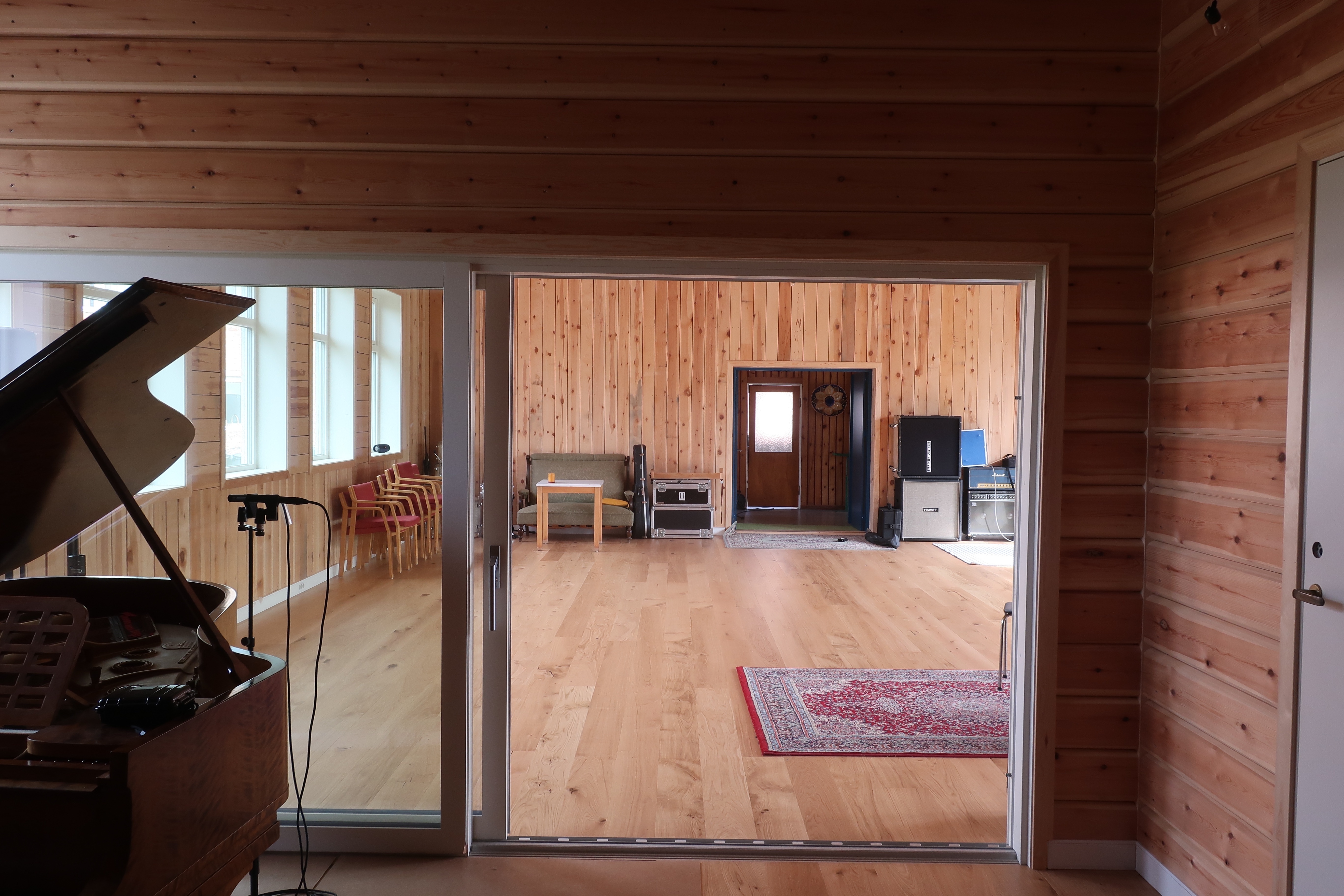 Utsikt fra kontrollrom til sal.  Foto: Håvard Skaset