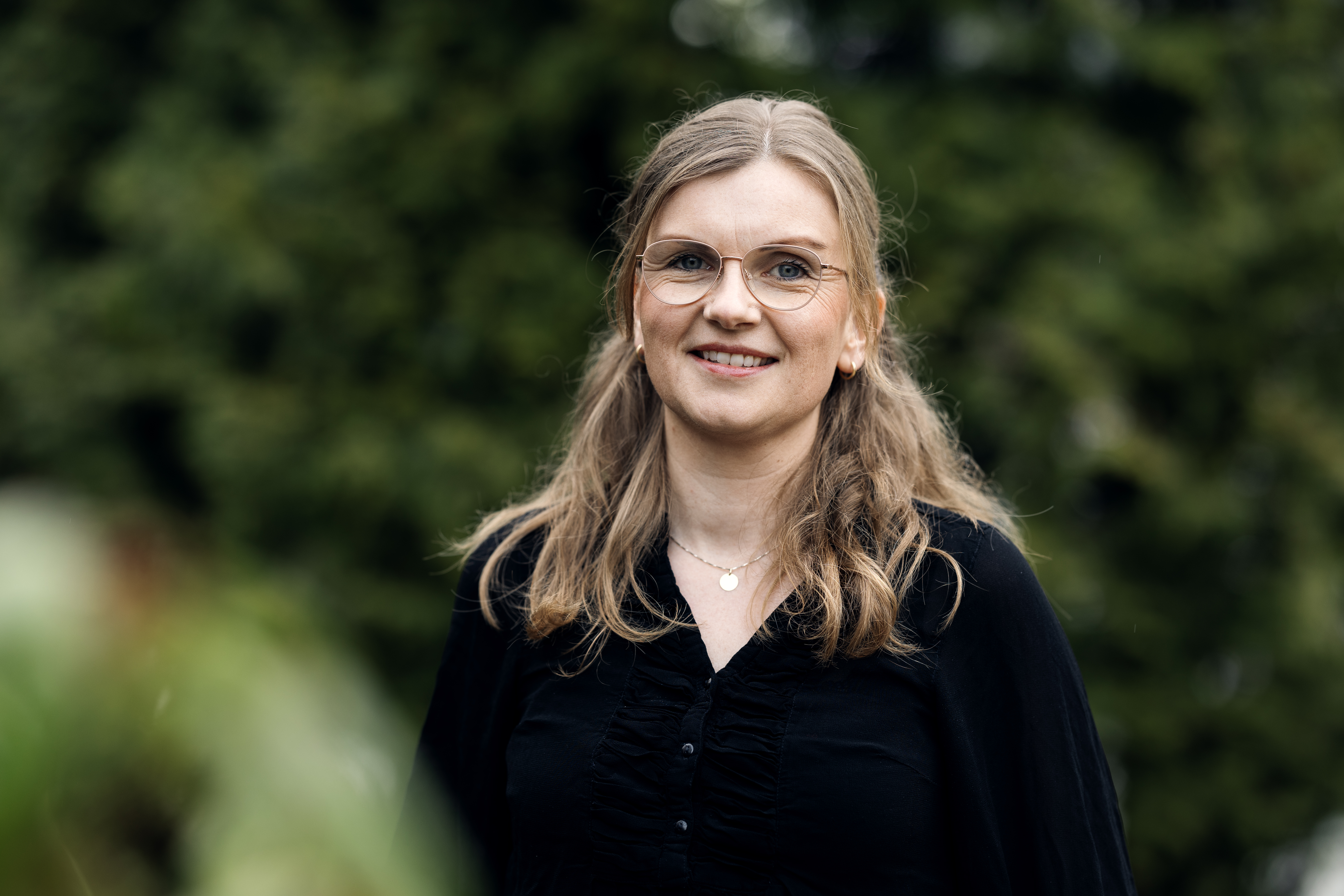Sølvi Lien er direktør for Førdefestivalen og leder i spennet mellom kunstneriske valg og administrativ drift. Foto: Vedvik Foto
