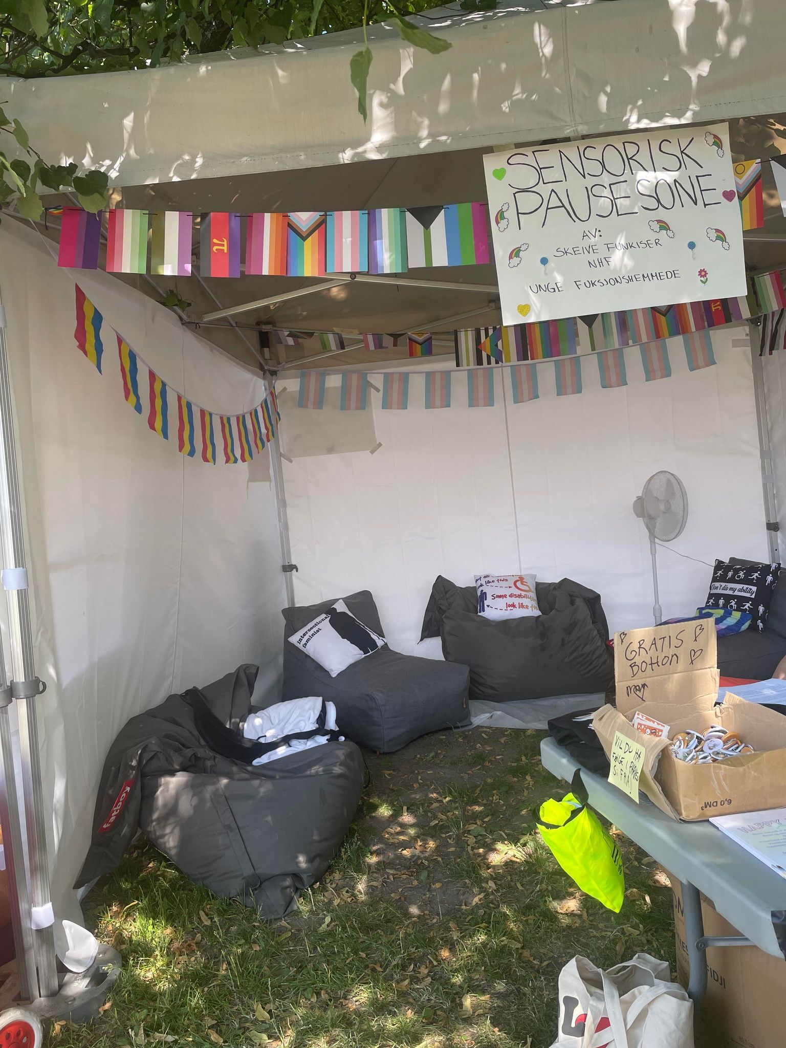 Sensorisk pausesone på Oslo Pride, med skjermet rom for pauser og regulering av inntrykk. Foto: Ingrid Thunem