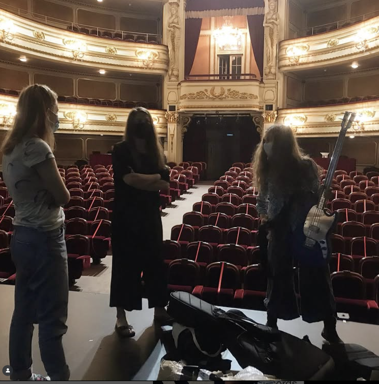 Før konsert i Teatro Nacional i i Lisboa, mai 2021, i en tid der man måtte navigere i ulike lands ulike restriksjoner for å turnere.  Foto: Håvard Skaset