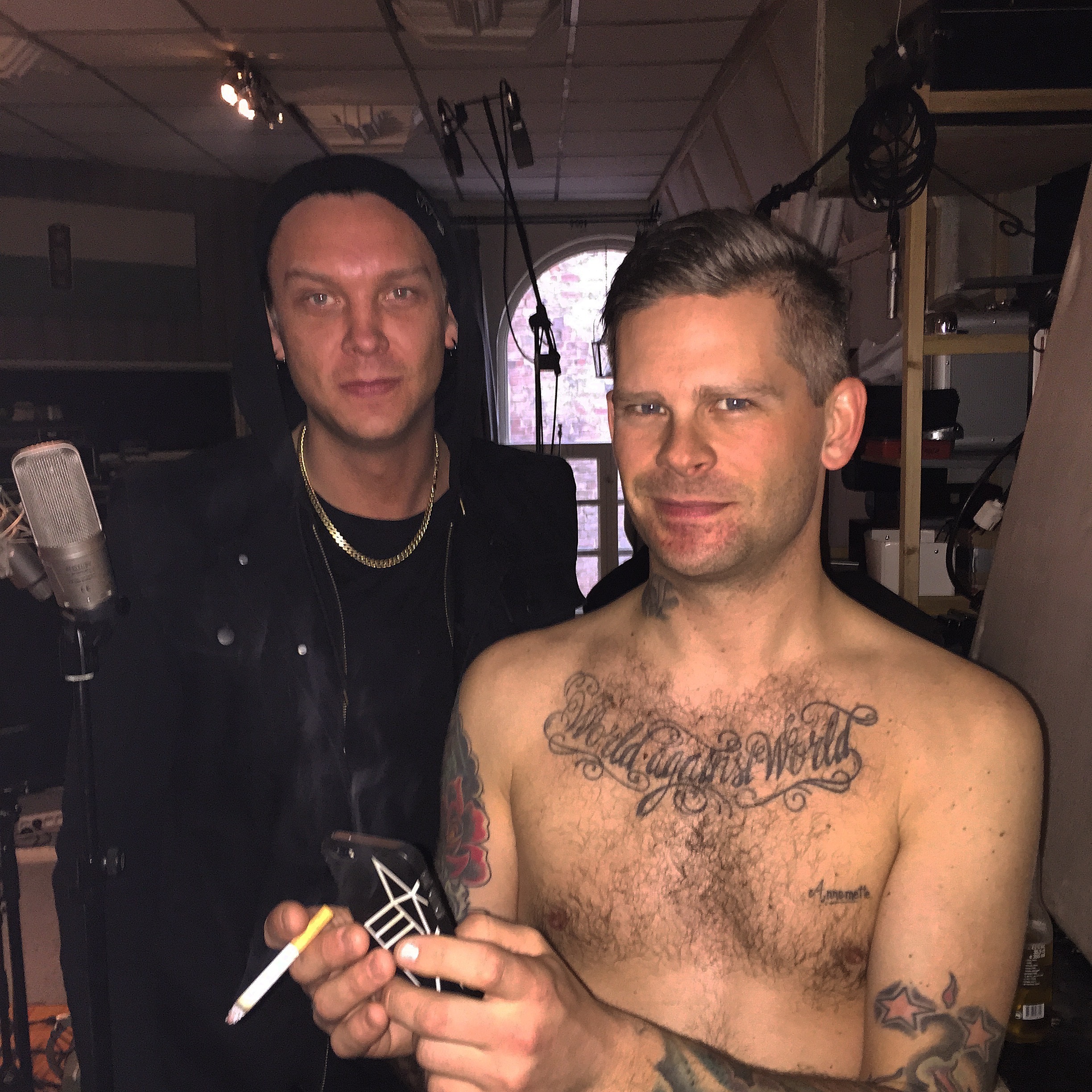 «Slekta»-innspilling. Bandet OnklP og de Fjerne Slektningene oppstod på Subsonic Society da Oslo Ess og OnklP møttes over en øl i studioet. Foto: Subsonic Society