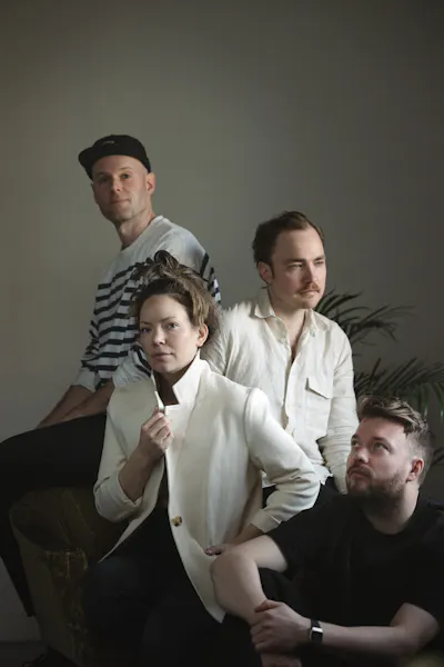 — Jeg vet ikke om vi noen gang har skrevet noe sammen helt fra start, da det ofte kommer et musikalsk eller tekstlig initiativ fra en av oss, uansett hvor stor eller liten ideen er, forteller Preben Sælid Andersen i Hajk. Foto: Knut Neerland