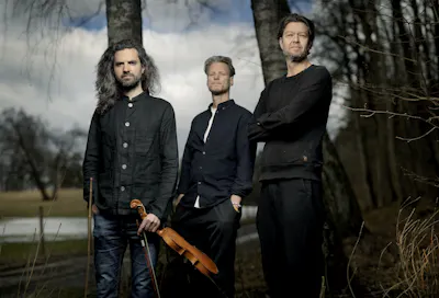 Andreas Utnem er også utøvende musiker og fast medlem i folkemusiker Gjermund Larsens trio. Der spiller han trøorgel og piano.  Foto: Agnete Brun