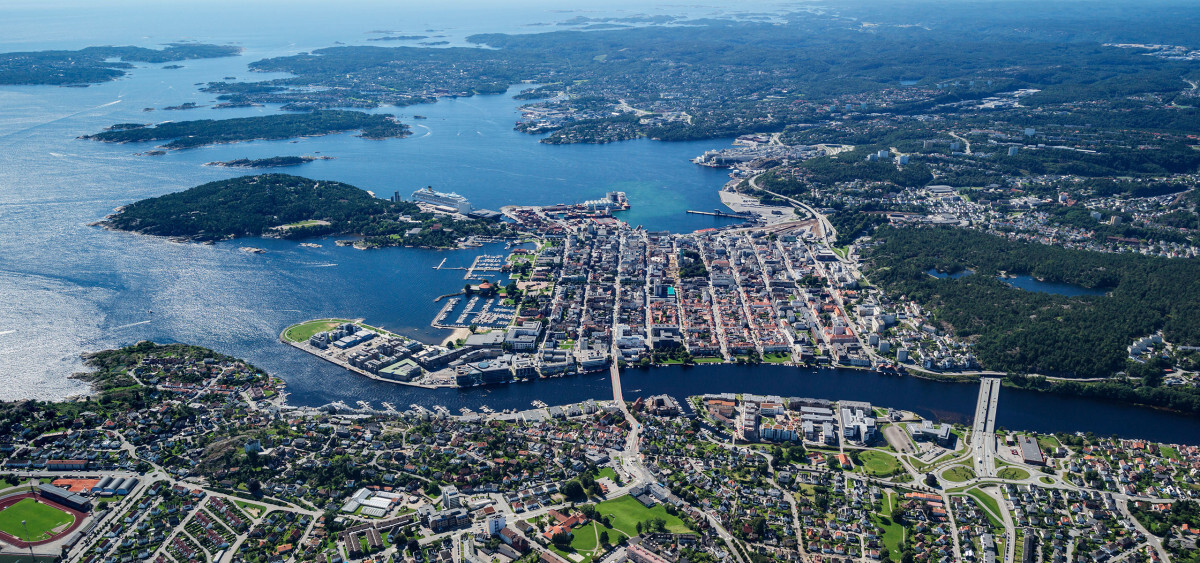 Knas flyfoto kristiansand forsidebilde