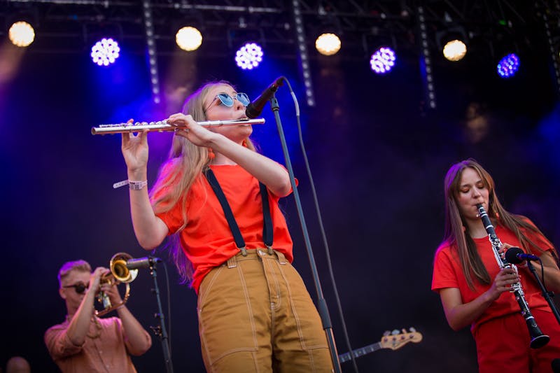 Fieh er blant artistnavnene som spilte på 2022-utgaven av Vinjerock. Her er bandet fotografert på scenen under Øyafestivalen i 2018.  Foto: Tord Litleskare