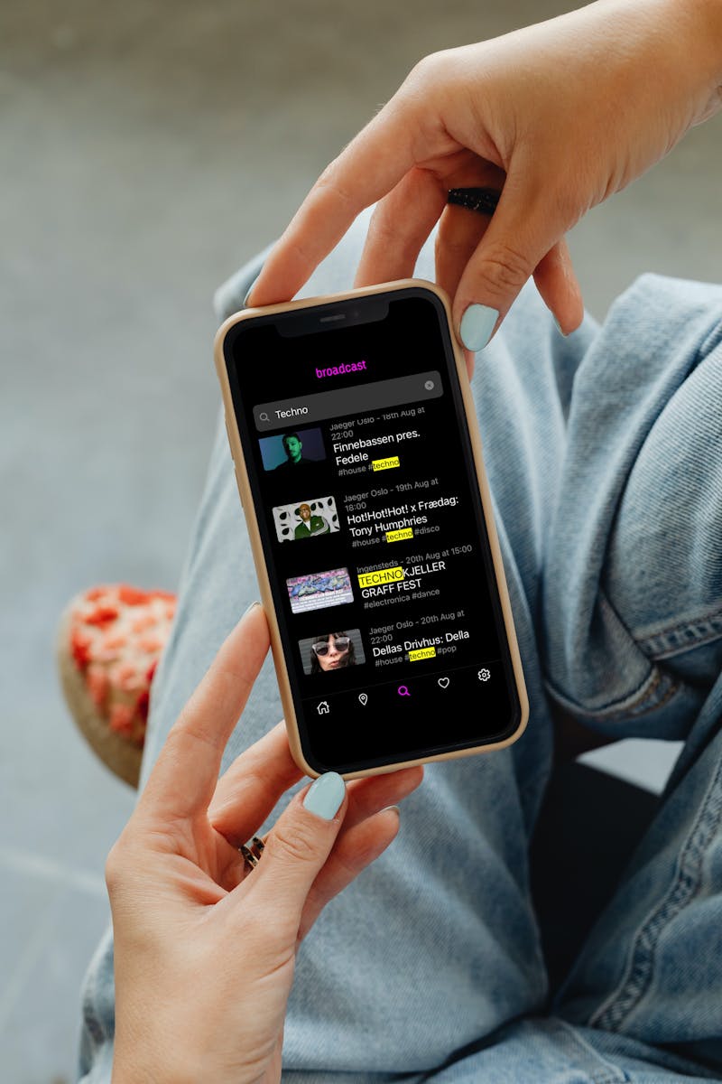 Den norskutviklede appen Broadcast ﻿viser nå en oversikt over konserter, klubber, DJ-eventer og festivaler i Oslo med informasjon på engelsk, og mulighet for å filtrere på sjanger, venue og artist. Over nyttår er planen å dekke de største byene i Norge. ﻿Foto: Broadcast/illustrasjon