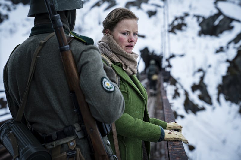 Filmmusikken til «Kampen om Narvik» ble ferdig i fjor høst. Her er en av hovedrolleinnhaverne, Kristine Hartgen, i en scene fra den norske storfilmen. Foto: Nordisk Film