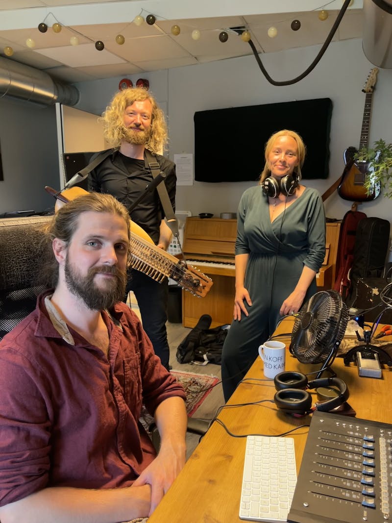 Florian Winter, John Stenersen og Christine Hals i studio under arbeidet med musikken til «League of Legends». Foto: Jogeir Daae Mæland