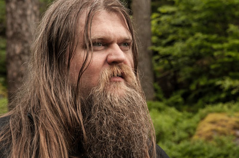 Artikkelforfatter Ivar Bjørnson er gitarist og låtskriver i metalbandet Enslaved. Han har gjennom årenes løp opparbeidet seg et godt grep om bandøkonomi, regnskapshåndtering og innsending av ulike skjemaer. I tillegg til å være rockestjerne er han styreleder i GramArt. Foto: Christian Misje