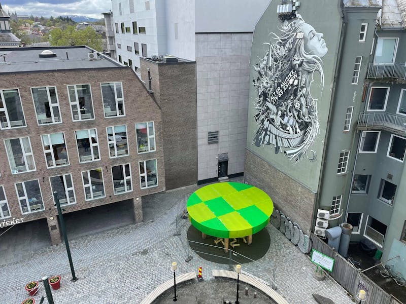 Trondheim Kammermusikkfestival har et mål om å være til stede i bybildet. Det store veggmaleriet «Alt er musikk. Musikk er alt» fra 2020 oppsummerer ifølge festivalsjef Sigmund Tvete Vik mye av det de har gjort. Festivalen mottok også Robert Millar-prisen som årets markedsfører for denne kampanjen.