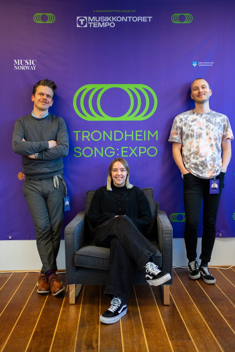 Per Jørgen Pedersen, Oda Moen Tjørstad og Jørgen Norby i Tempo. ﻿Foto: Emilie Wulff Skårild